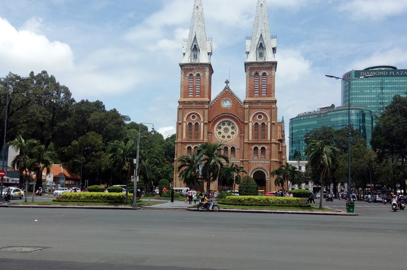 掘順頂管機(jī)廠家組織市場(chǎng)部員工游越南“下龍灣“ 力爭(zhēng)成為跨國(guó)企業(yè)