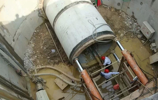 頂管機(jī)使用過程中有哪些注意事項(xiàng)？