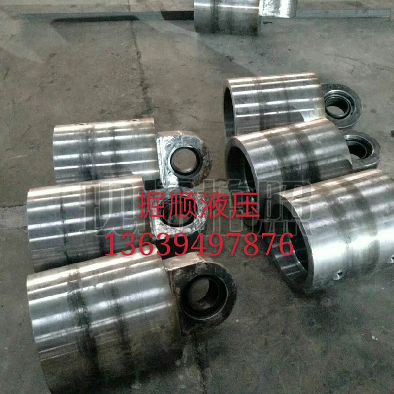 加班加點(diǎn)忙生產(chǎn)液壓泵、千斤頂，都是真材實(shí)料好質(zhì)量