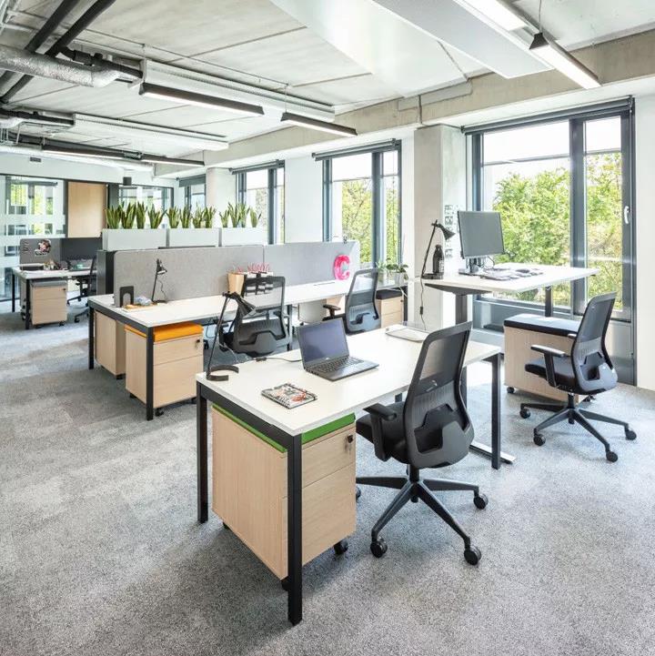 現(xiàn)代簡約風(fēng)格的辦公家具設(shè)計(jì)