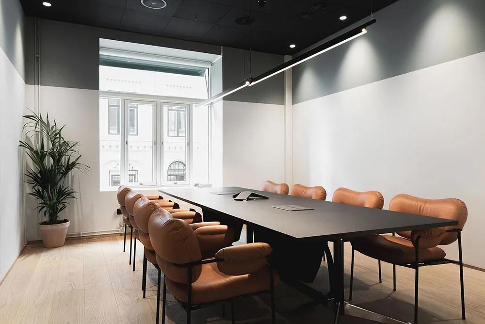 簡約現(xiàn)代風(fēng)辦公桌椅，打造舒適空間